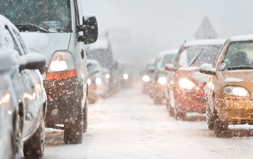 Sfaturi pentru condusul în condiții de lapoviță 🌨️