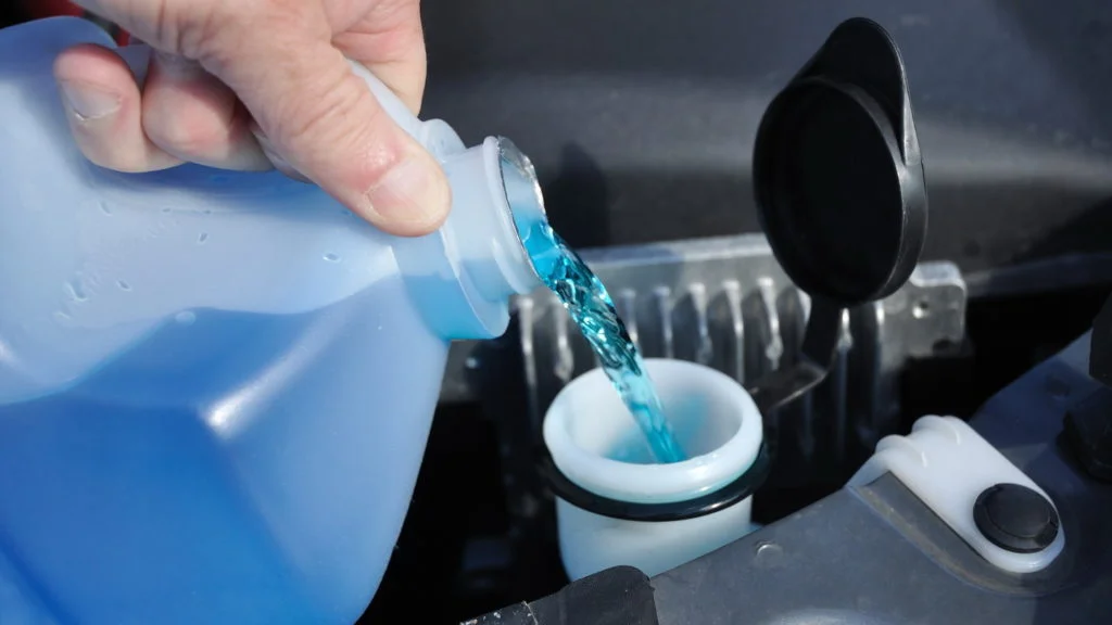 Cum să previi înghețarea lichidului de parbriz