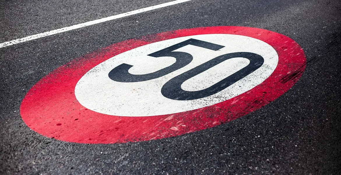 Cât te costă viteza în 2025? Amenzi uriașe și permis suspendat pentru depășiri extreme!