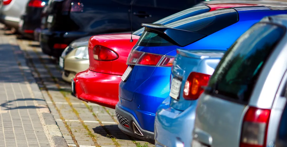 Cumperi mașina cu bani cash? Riști o amendă usturătoare de la ANAF dacă depășești această limită!