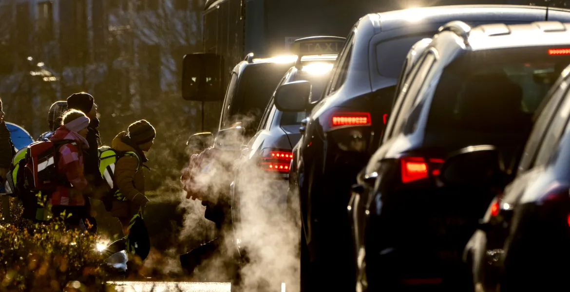 Șoc pentru șoferi: Taxa auto 2025 ar putea ajunge la 1.900 de lei pe an! Vezi dacă vei plăti și tu!