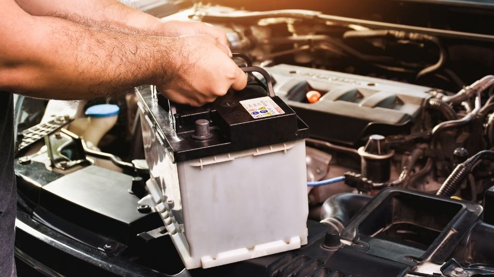 Întreținerea bateriei în sezonul cald