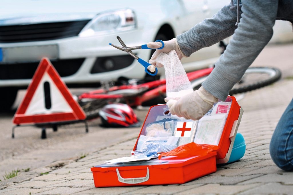 🚗 Știi ce să faci dacă ești martor la un accident rutier? Adevărul dureros despre primul ajutor în România
