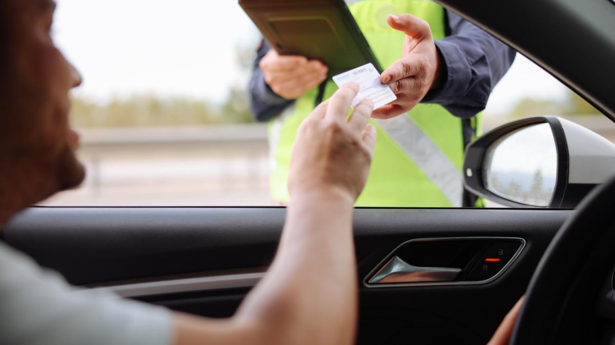 🚗🔒 Îți pot suspenda permisul dacă nu plătești amenda? Află noua măsură care schimbă regulile jocului!