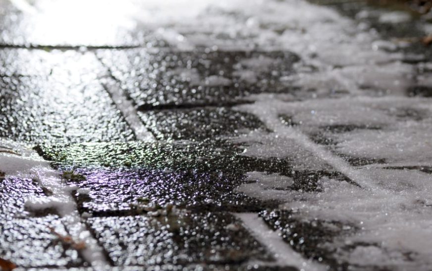 Sfaturi pentru condusul în condiții de lapoviță