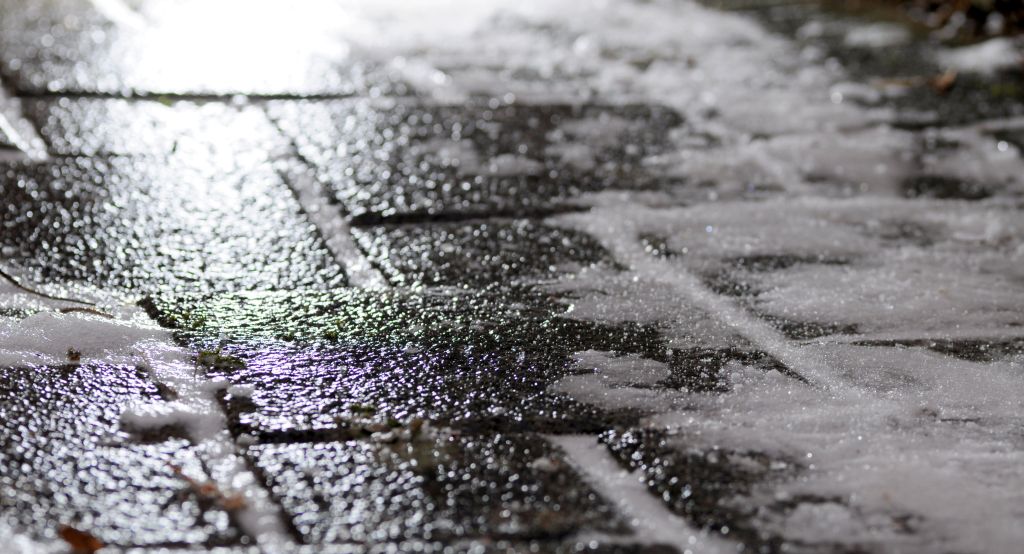 Sfaturi pentru condusul în condiții de lapoviță