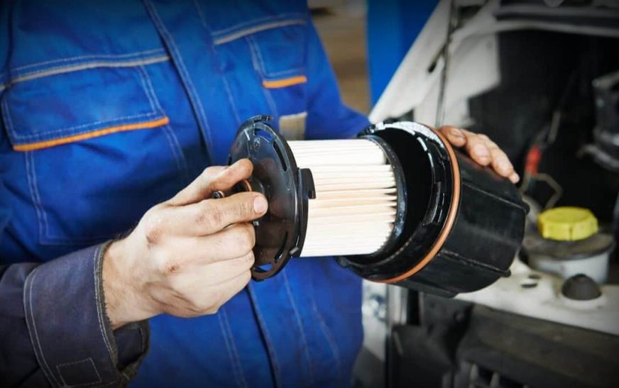 Verificarea și înlocuirea filtrului de combustibil