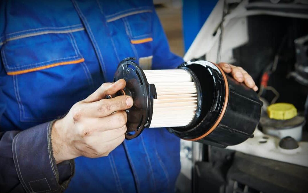 Verificarea și înlocuirea filtrului de combustibil