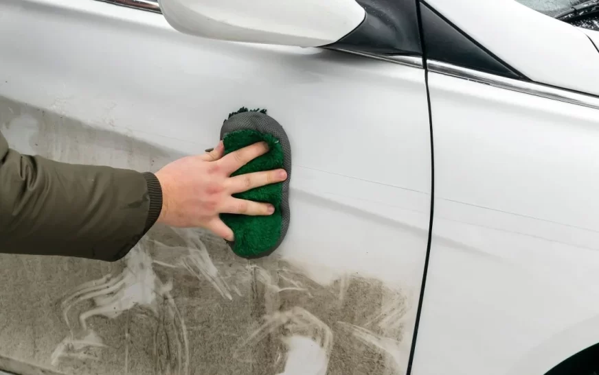 Cum să-ți păstrezi mașina curată în timpul iernii