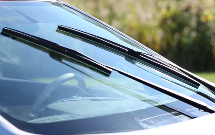 Importanța înlocuirii ștergătoarelor de parbriz după iarnă
