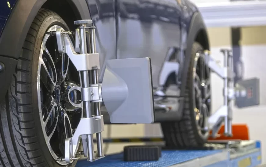 Verificarea sistemului de direcție și aliniamentului roților